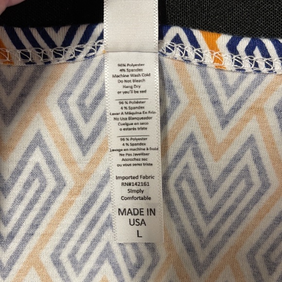LuLaRoe New Large Geometric Classic T Shirt NWT - Picture 7 of 9